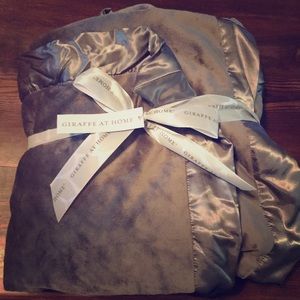 Little Giraffe Luxe Lite Throw NWT!